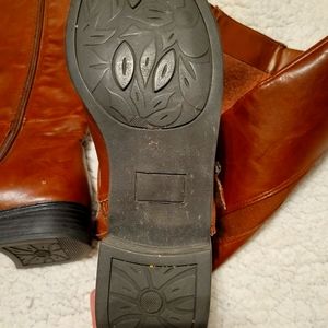 Size 8.5 woman's Stride Life boots